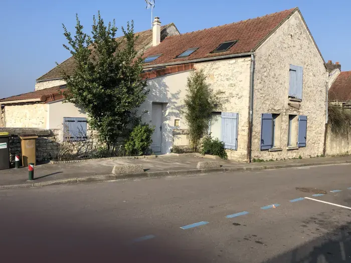 Façade de maison avec lucarnes