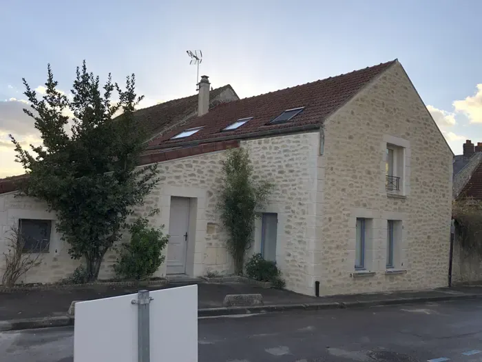 Façade rénovée et détails d’encadrement